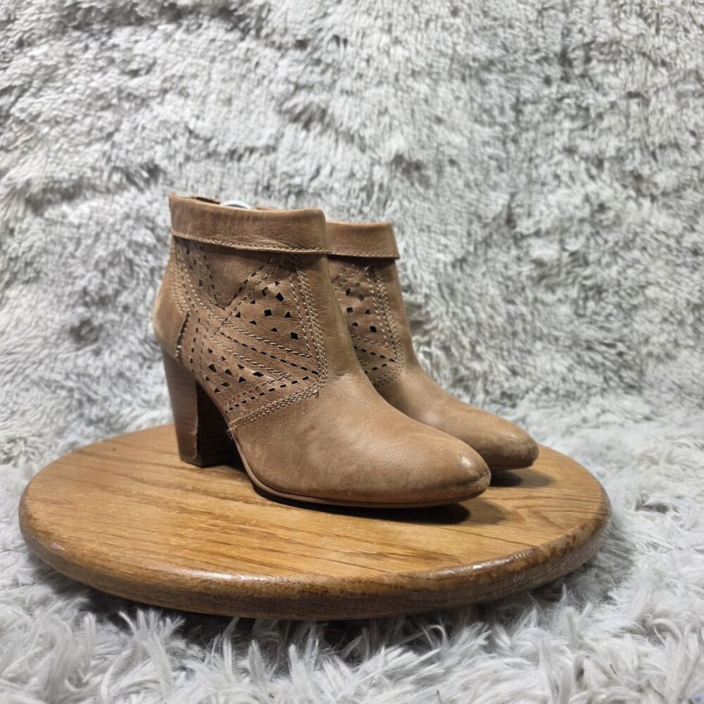 Guess Galea Perforated Leather Ankle Boots Womens Size 10M Light Brown Heeled
